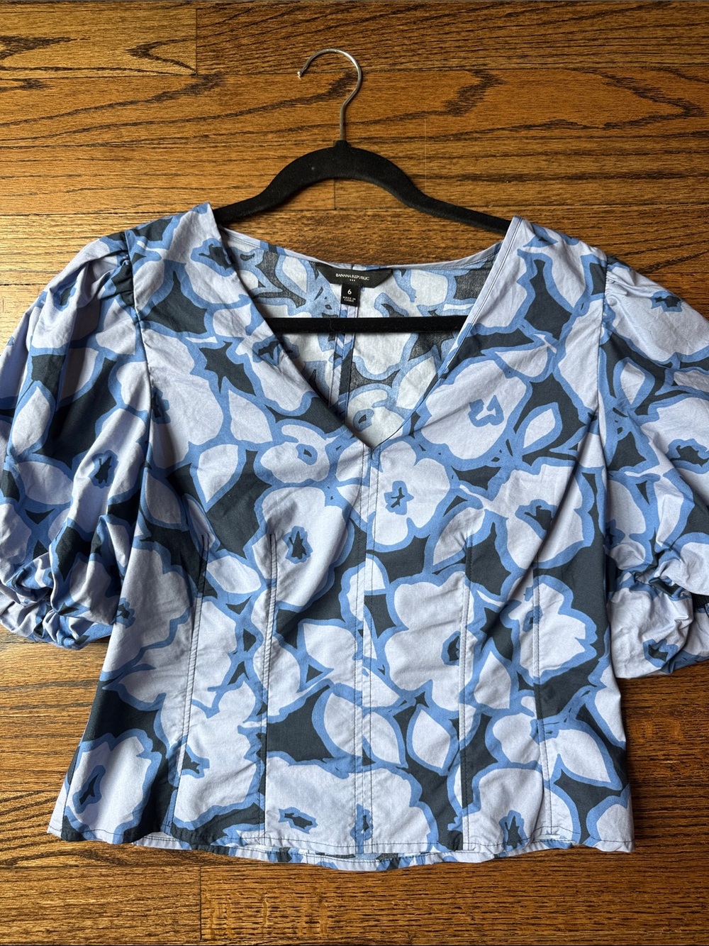 Banana Republic Factory Blue Floral V-Neck Puff-Sleeve Top